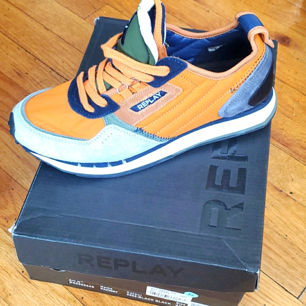 Replay shoe
